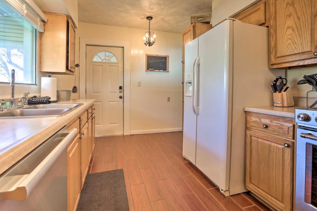 Charming East Bernstadt Retreat Less Than 6 Acre Farm! Exterior photo